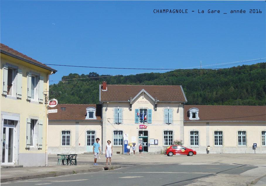 Cafe Hotel De La Gare Champagnole Buitenkant foto