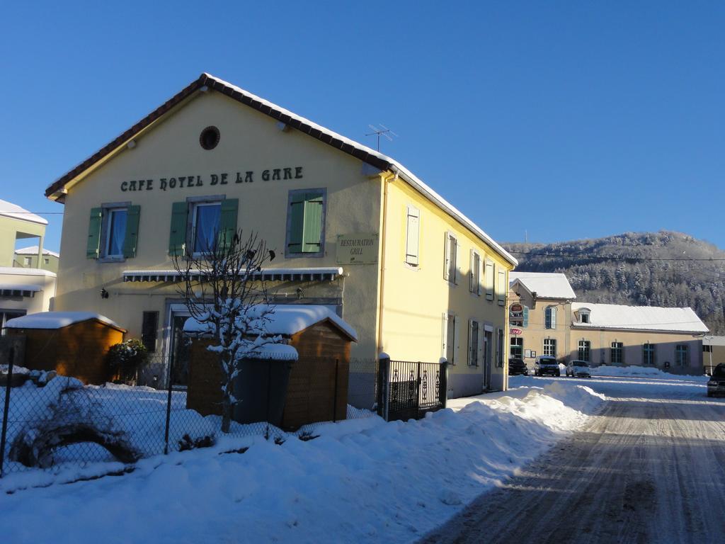 Cafe Hotel De La Gare Champagnole Buitenkant foto
